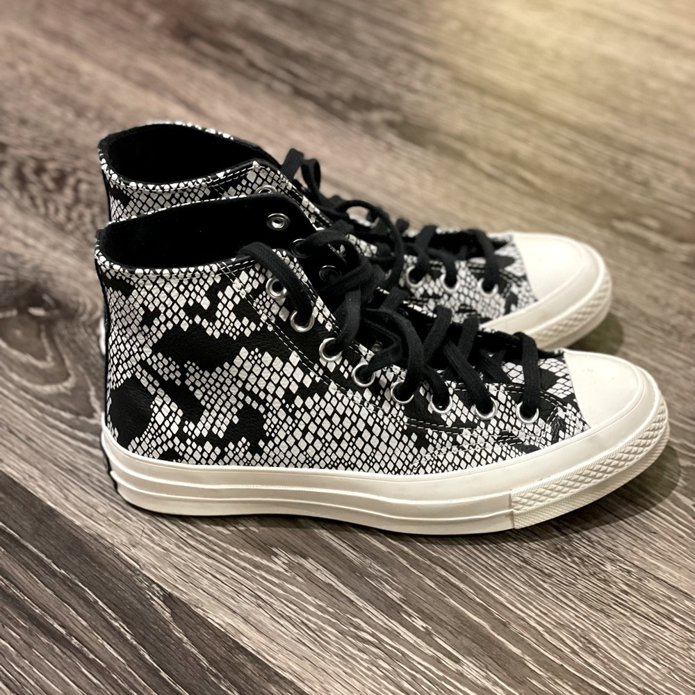 Converse sneakers (high top)